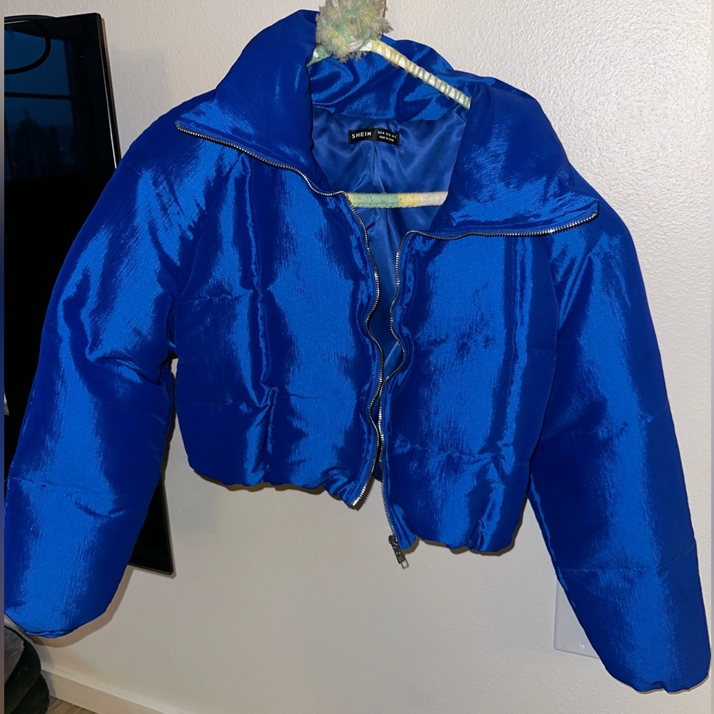 WOMEN’S DODGER BLUE PUFFER JACKET***SIZE MEDIUM***